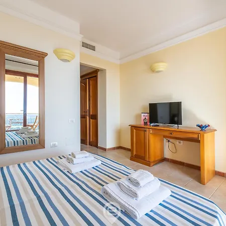 Ginestre 13 アパート *